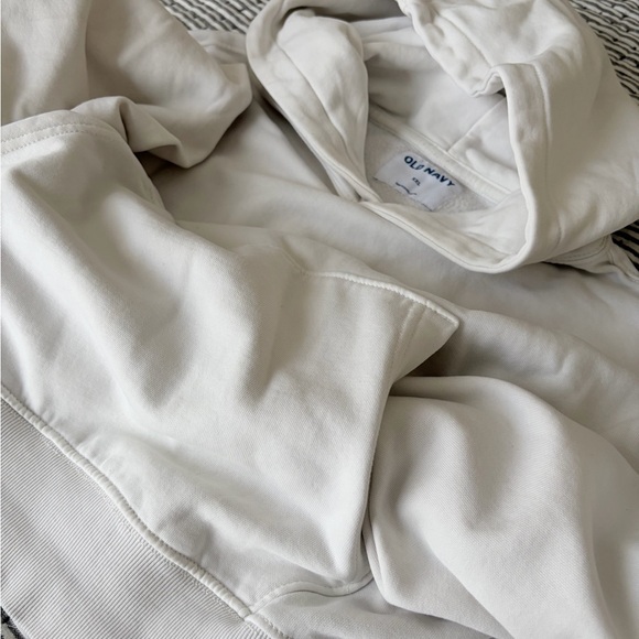 Men’s Old Navy Off-White Hoodie - Picture 2 of 6